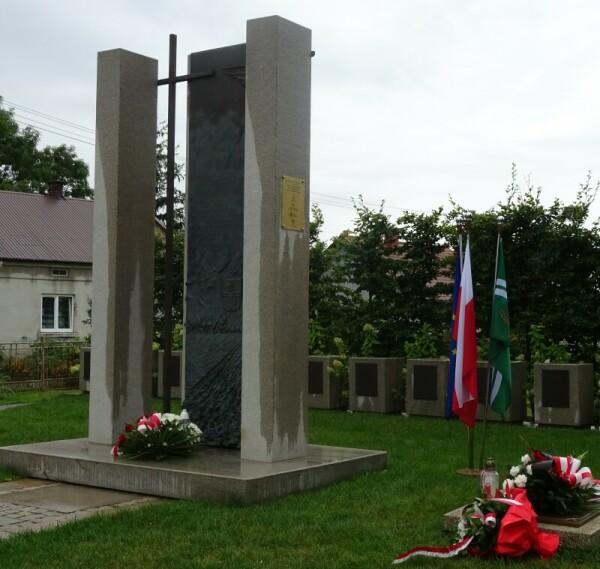 Uroczystość odsłonięcia i poświęcenia tablicy pamiątkowej w Gręboszowie