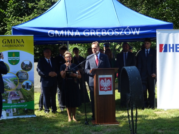 Odsłonięcie i poświęcenie tablicy przy cmentarzu wojennym w Ujściu Jezuickim