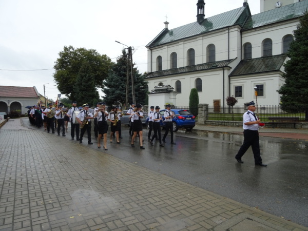 Uroczystość odsłonięcia i poświęcenia tablicy pamiątkowej w Gręboszowie