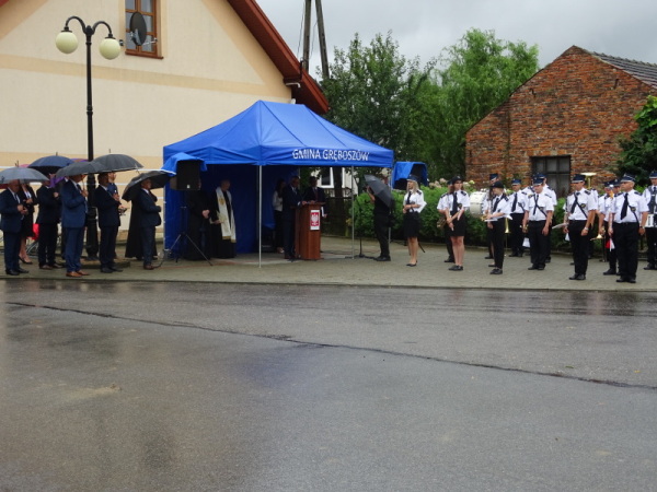 Uroczystość odsłonięcia i poświęcenia tablicy pamiątkowej w Gręboszowie