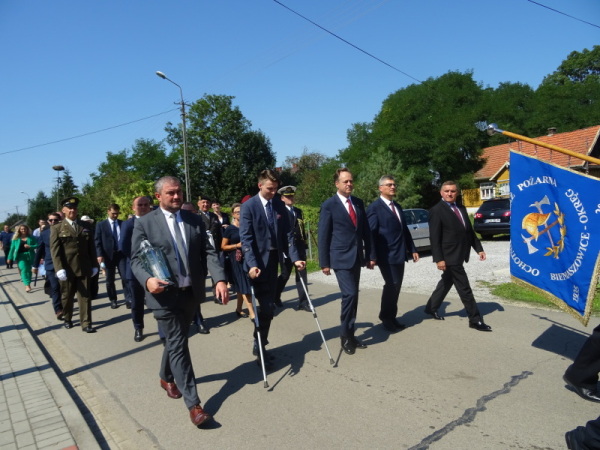 Odsłonięcie i poświęcenie tablicy przy cmentarzu wojennym w Ujściu Jezuickim