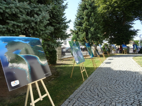 Odsłonięcie i poświęcenie tablicy przy cmentarzu wojennym w Ujściu Jezuickim