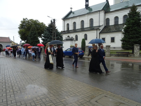 Uroczystość odsłonięcia i poświęcenia tablicy pamiątkowej w Gręboszowie